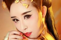 网红“佛媛”实为“高级外围”，寺庙抄经照背后是明码标价，客户名单惊现商界大佬